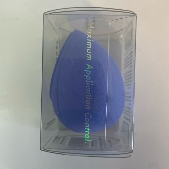 MakeUp  Drop Beauty Blender Sponge - Picture 2 of 3